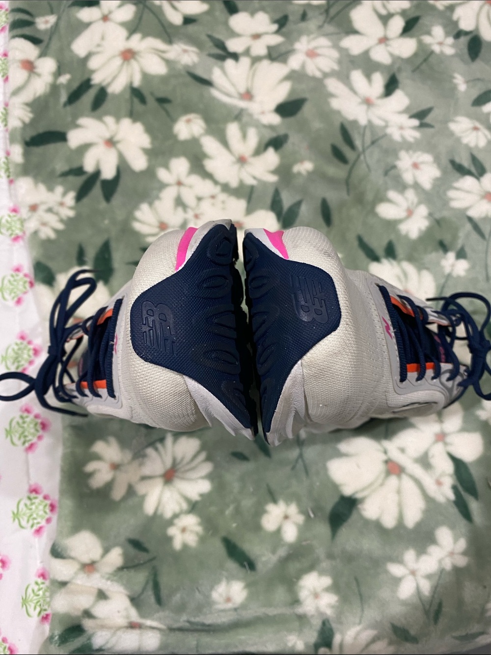 New Balance Women's 680 Fresh Foam White Navy Running Sneakers 8.5 - Picture 9 of 10